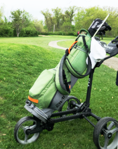 Il KVV, carrello da golf compatto sul campo da golf